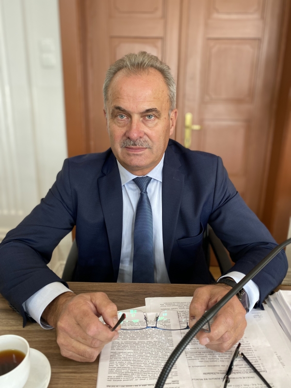 E4F5B718-1428-4946-8CB7-48FC2AFFFEDD