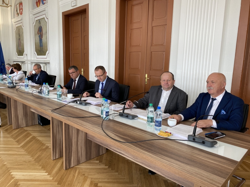 627793D6-4D23-4882-B7F9-A0C8BDAD8295