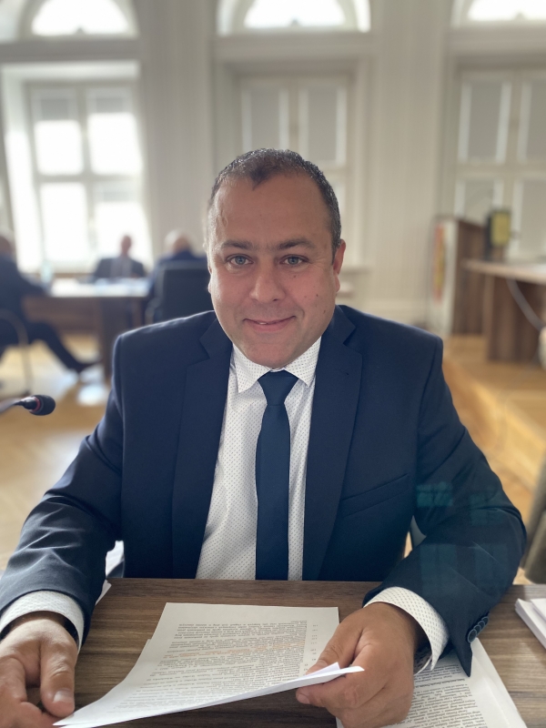 D992BC32-0B1B-4A71-AA18-D566039FD7C5