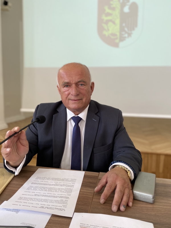 9766F8D6-F4FB-45DE-BEFB-8421A54C6F94