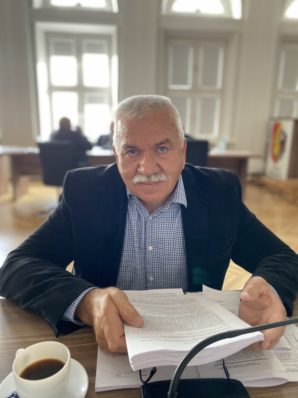 C42C7E62-1D45-49BD-BD82-4B00F0170D02