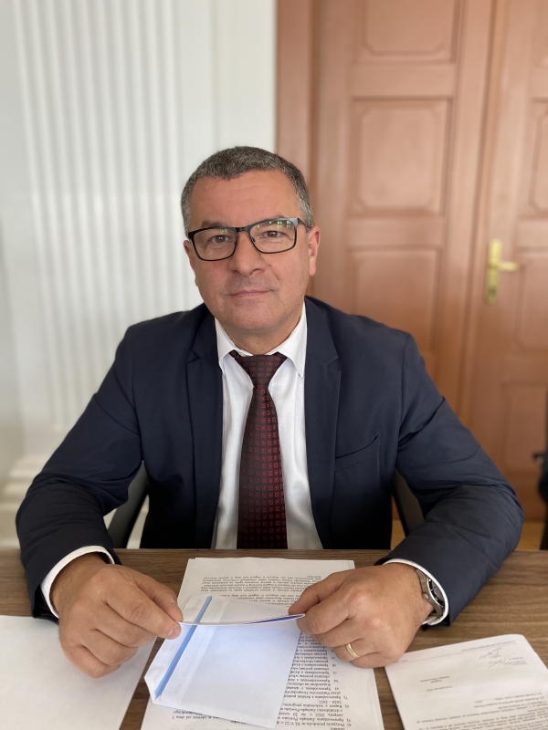 DA5183D4-C349-48F8-A18D-BC6518F07D37