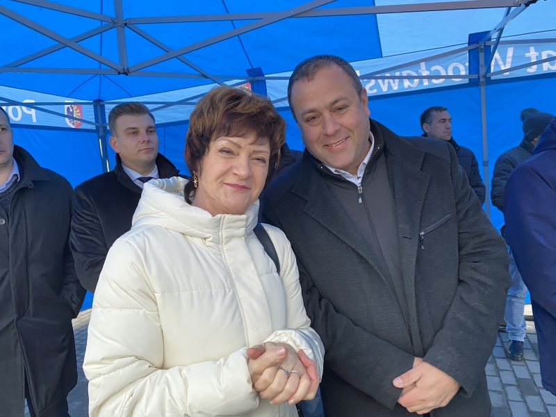 0B5B108D-C0DE-4DDB-A041-3B7B57DAA9B2